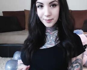 Harliequinnx tattoo busty girl webcam show