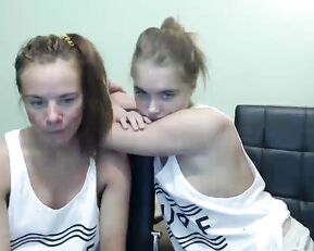 Diffgirls naked teen lesbians webcam show