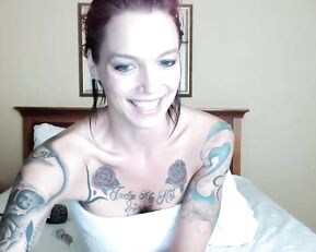 Annabellpeaksxx bad tattoo slim busty milf in bed finger ass webcam show
