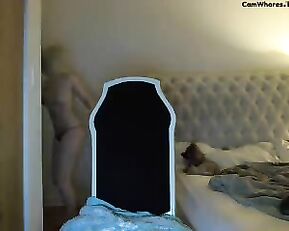 MsRyan slim milf blonde in bed fingering wet pussy webcam show