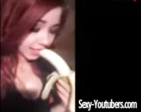 Lilchiipmunk red hair teen suck banana webcam show