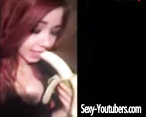 Lilchiipmunk red hair teen suck banana webcam show