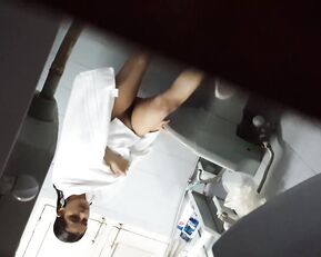 Naked brunette in bath teasing webcam show