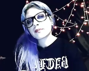 bl00djunkie 04.04.2015 Goth Girl With Huge Dildo