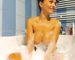 Lilemma__ busty naked girl in bath webcam show