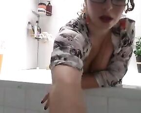 EmilyHart fat mature hairy pussy in bath webcam show