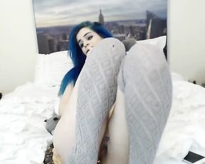 Kati3kat beauty slim blue hair teen in bed webcam show