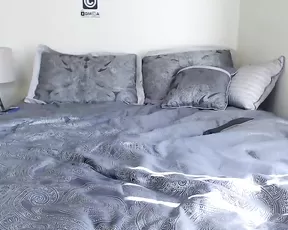 Scarletjon juicy milf in bed hot vibrating pussy webcam show