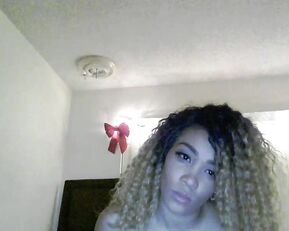 Parisbanks beauty latina girl masturbate in bed webcam show