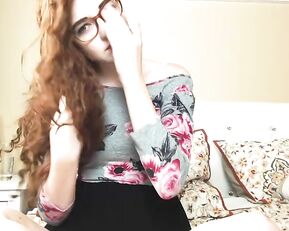 Tidecallernami girl in glasses finger pussy in bed webcam show