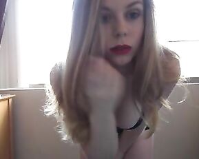 Sunflower_Grl milf blonde in bed show big boobs webcam show