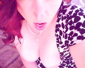 Scarletraven milf squirt on front porch