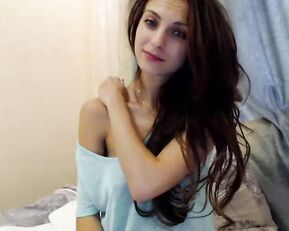 Be_jay beauty slim milf brunette in bed show pussy webcam show