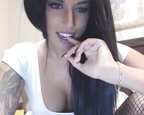 Sakarah beauty tattoo brunette show big natural boobs webcam show
