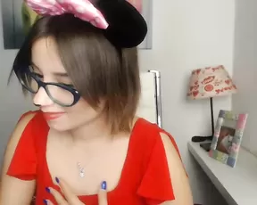 Hailee19 sweet girl play with pussy use dildo webcam show