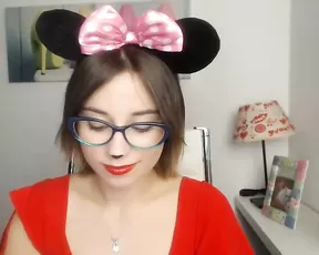 Hailee19 sweet girl play with pussy use dildo webcam show