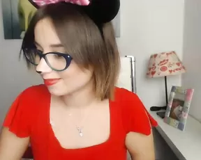Hailee19 sweet girl play with pussy use dildo webcam show