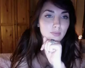 Queenmi sexy nude brunette in bed play with pink dildo webcam show