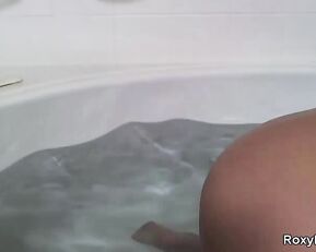 RoxyRaye juicy hot girl masturbate in bath webcam show