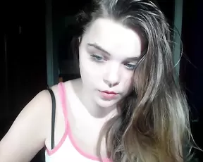 Cloepalmer juicy and sweet teen show tits and finger clit webcam show