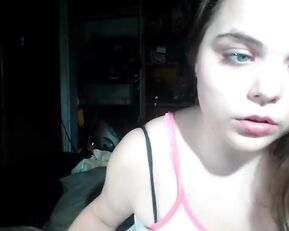 Cloepalmer juicy and sweet teen show tits and finger clit webcam show