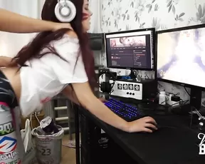 ManyVids Miss Banana While Gaming Premium Video HD