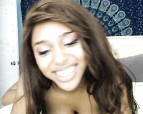 Thesavannahskye beautiful sweet latina in bed free webcam show