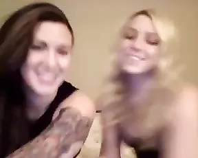 Lipstick_loverz tattoo sexy girls in free private show