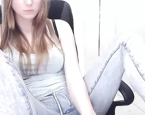 Allisis sexy slim teen in free webcam show