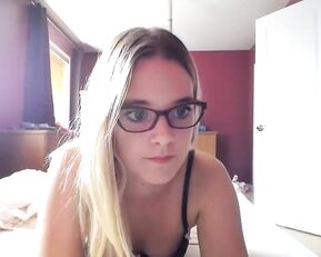 Cuteymya young blonde masturbate after shower webcam show