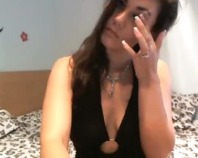 Antonia0 beauty sexy ass milf brunette in bed webcam show