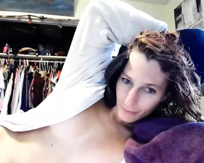 Doxie girl touch tits after shower webcam show