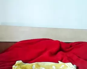 Bunny_red sex bomb slim teen play with pussy in bed webcam show