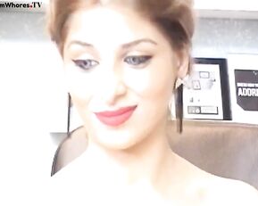Lollok Nude Porno dal vivo