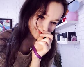 Ellieleen sexy slim teen brunette teasing webcam show