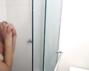 GweenBlack sexy naked girl fingering in shower webcam show