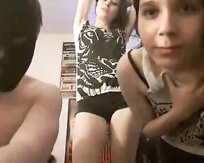 Periscopeporn 2017 (Marche Renoi) mec avec deux filles FEAT DES FÉLINS CamWhoresTV
