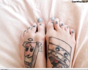 Anamercury shows her beautiful feet
