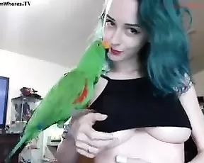 leeloo boob play