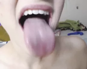 AudriTw0 long tongue