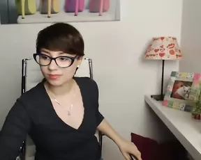Teen gives a blow job on the bed