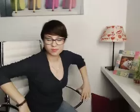 Teen gives a blow job on the bed