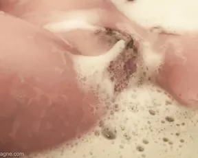 Carlotta Champagne Bath