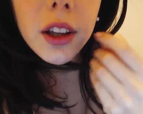 Brunette webcam honey has amazing tits