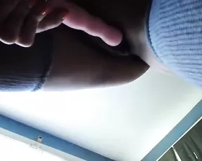 Solo nerdy webcam babe masturbating