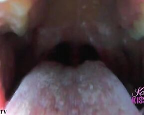 Kayla kiss mouth show