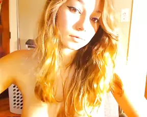 Gorgeous solo model spreading wide