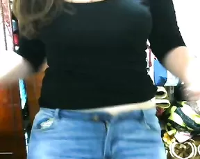 So pretty brunette girlfriend make awezone fucking session in parents home,damn