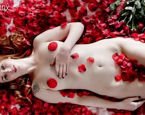 Minxymaeve reenacting "American Beauty" - premium video