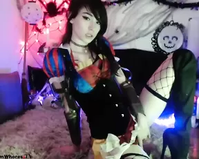 A brunette takes off her bar and drills inside her cunt